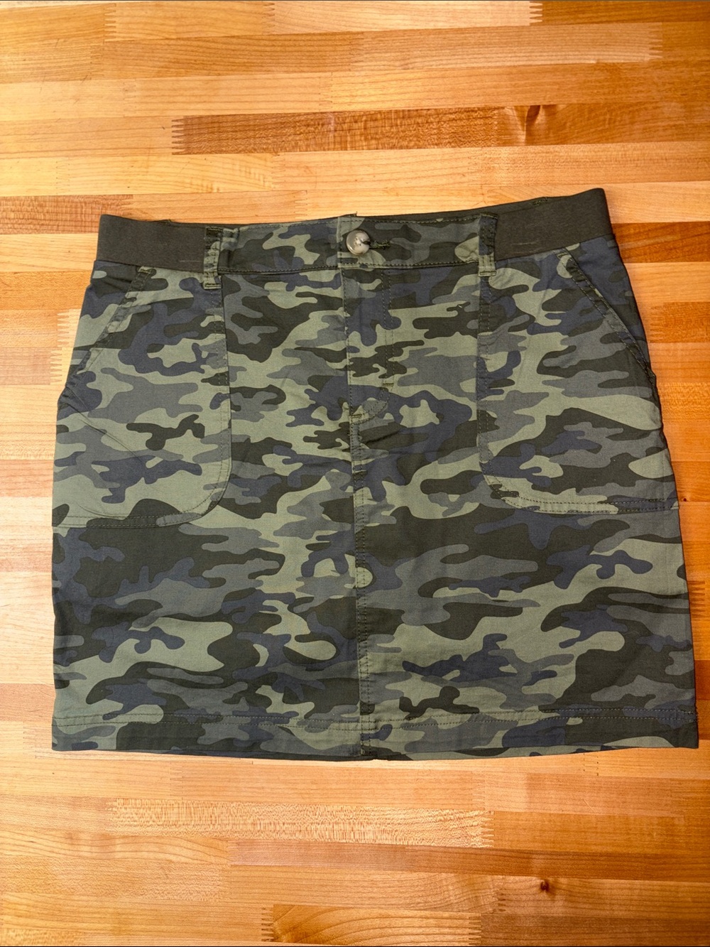Lee Riders Camo Midrise 17” Mini Skirt - Greens size 8